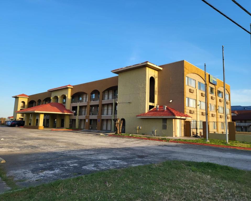 Hallmark Inn and Suites Main image 1